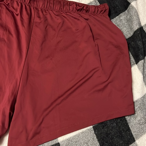 Nike Gym Shorts. Maroon size 2X with pockets! - Picture 6 of 9